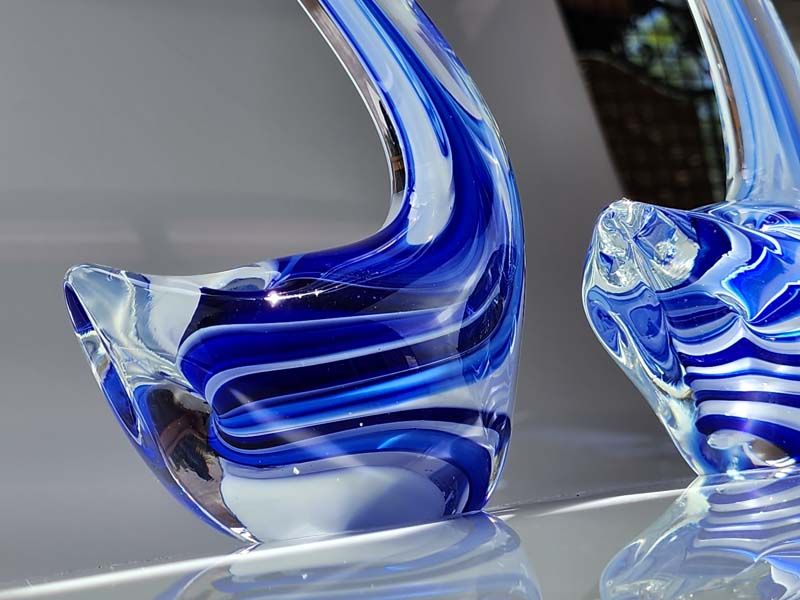 Glass: Art glass Swans (Pair)