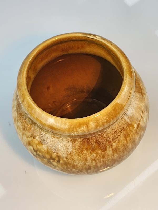 Crown Lynn: Ambrico Caramel vase