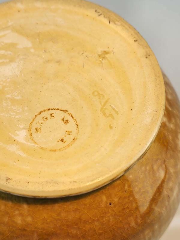 Crown Lynn: Ambrico Caramel vase