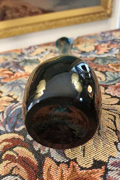 Vintage & Retro: Blue glass vase