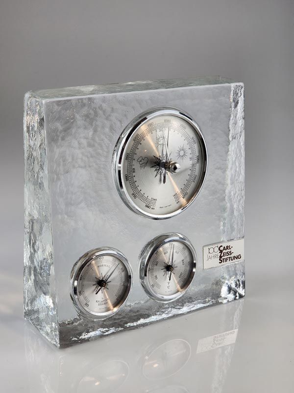 Vintage & Retro: Art Deco Barometer Weather Station