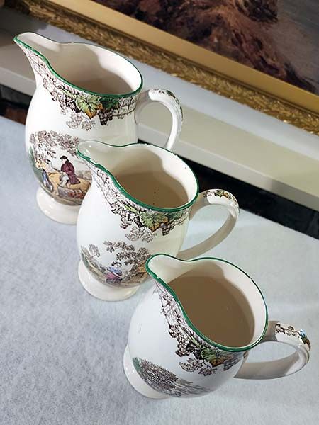 Spode: Graduated jugs, Spode's Byron.