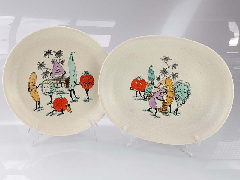 China & Ceramics: Crown Devon - Gaiety Grill Plates