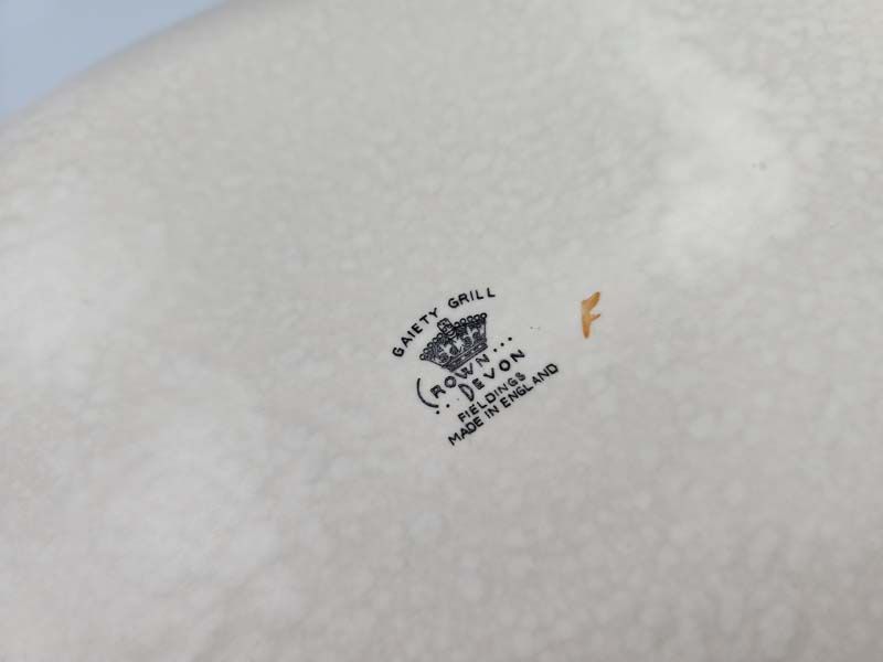 China & Ceramics: Crown Devon - Gaiety Grill Plates