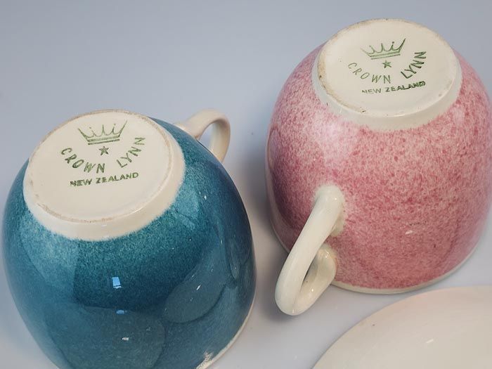 Crown Lynn: Crown Lynn Pink Blue Duos