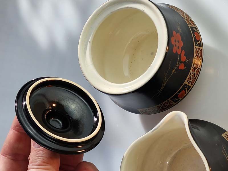 NZ Pottery: Crown Lynn - tea set