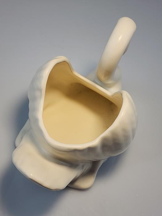 NZ Pottery: Crown Lynn - small swan