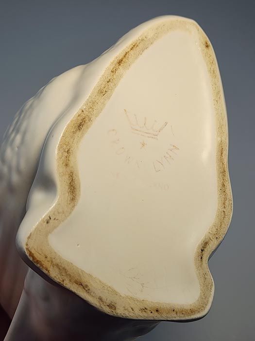 NZ Pottery: Crown Lynn - small swan