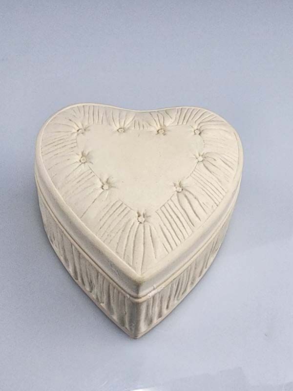 NZ Pottery: Rare Crown Lynn Heart Shaped Box