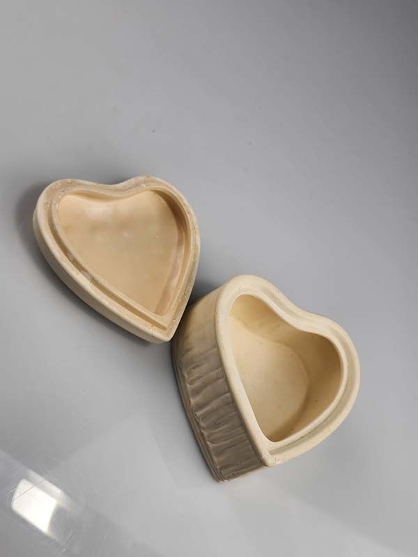 NZ Pottery: Rare Crown Lynn Heart Shaped Box