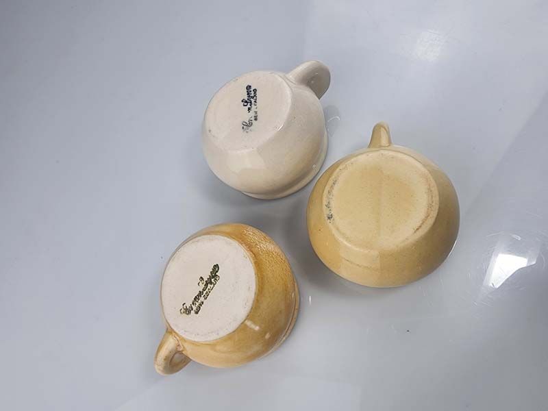 NZ Pottery: Rare Crown Lynn Miniature Mugs