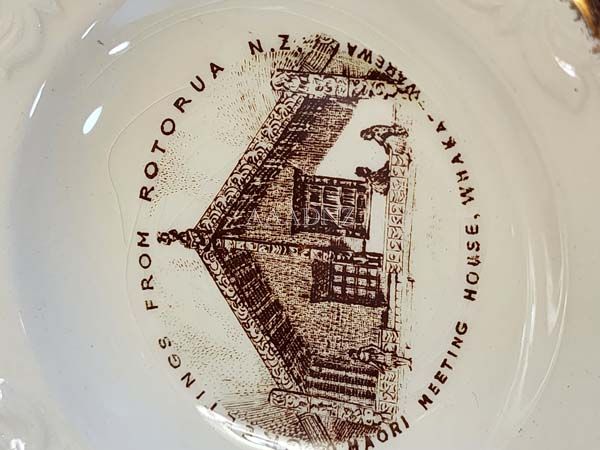NZ Pottery: Crown Lynn - Rotorua Souvenir Dish