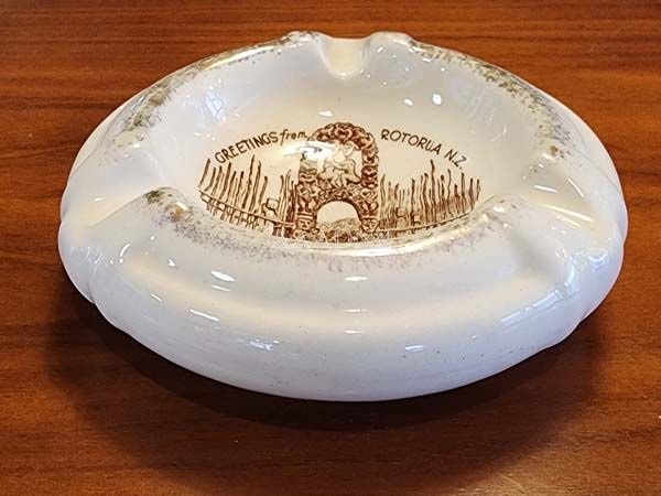 Crown Lynn: Crown Lynn - Rotorua Souvenir Ashtray