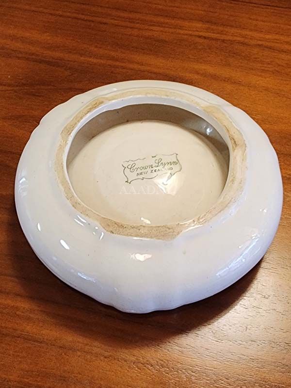 Vintage & Retro: Crown Lynn - Rotorua Souvenir Ashtray