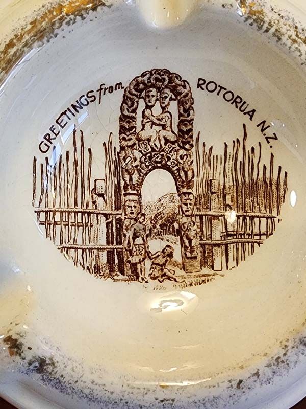 Vintage & Retro: Crown Lynn - Rotorua Souvenir Ashtray