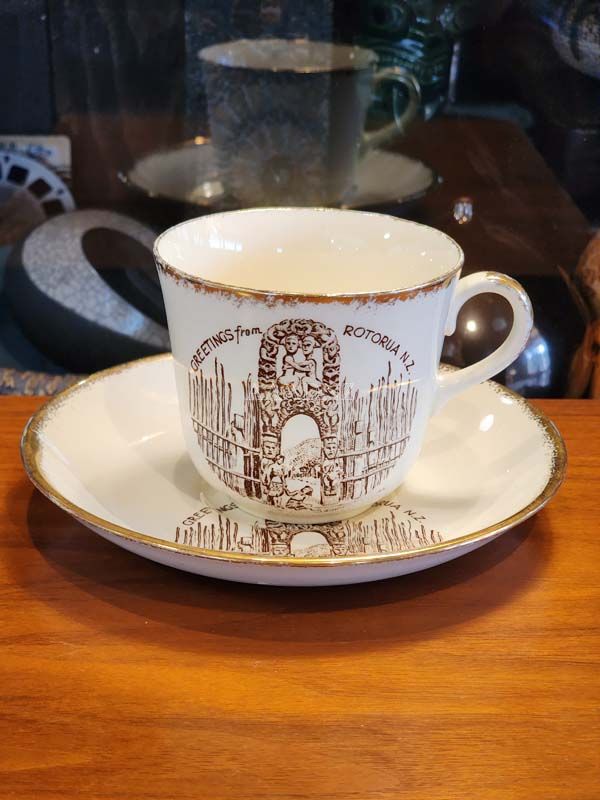 Crown Lynn - Rotorua Souvenir Duo