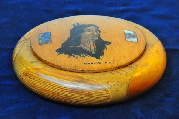 Wooden items: Maori Wahine NZ - bowl