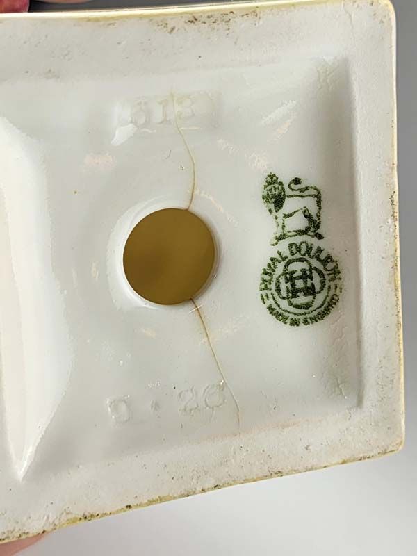 Figurines: Angela HN1204 - Royal Doulton