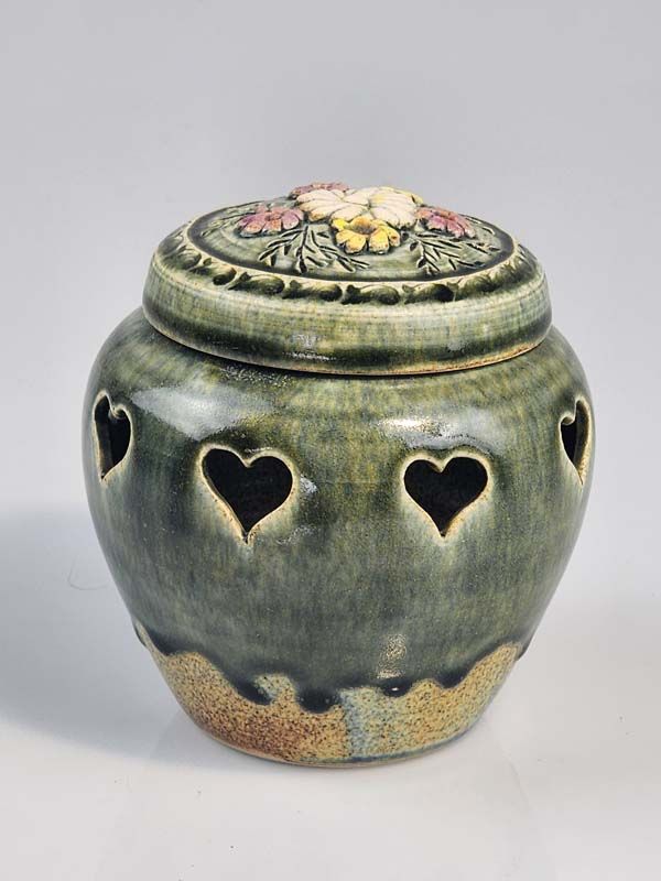 Dovedale pottery potpourri