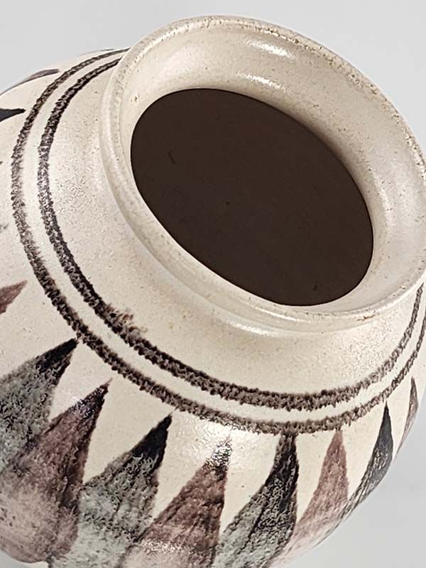 Hanmer pottery: Hanmer pottery vase