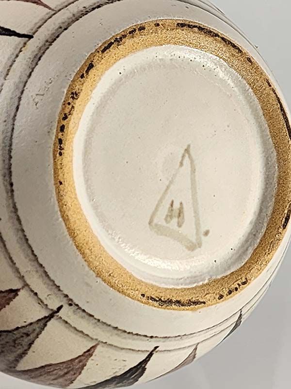 Hanmer pottery: Hanmer pottery vase