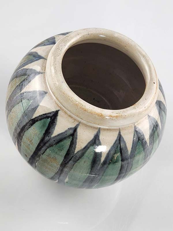 NZ Pottery: Hanmer pottery gloss vase