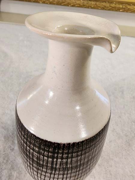 NZ Pottery: Hanmer pottery vinegar jug