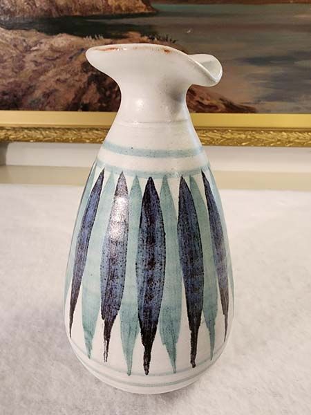 NZ Pottery: Hanmer pottery vinegar jug