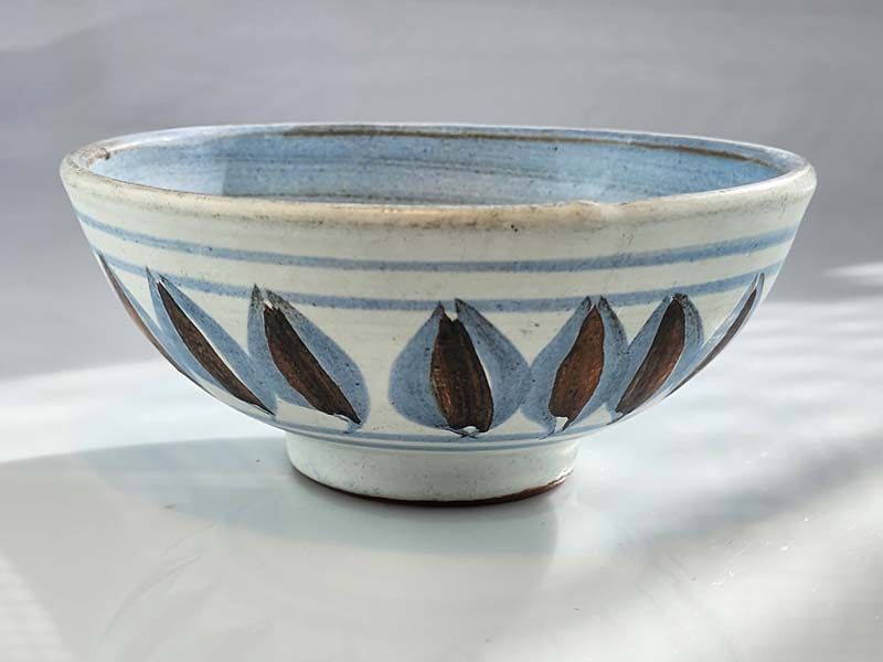 Hanmer pottery blue raised bowl
