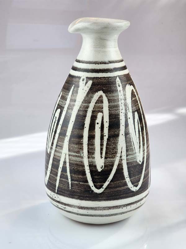 NZ Pottery: Hanmer pottery vinegar jug