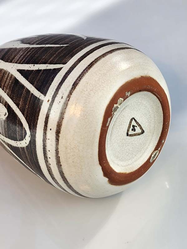 NZ Pottery: Hanmer pottery vinegar jug