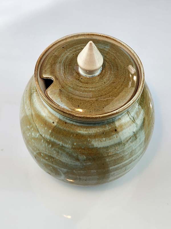 Hanmer pottery: Hanmer pottery lidded pot