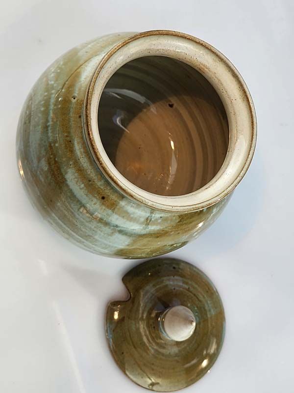 Hanmer pottery: Hanmer pottery lidded pot