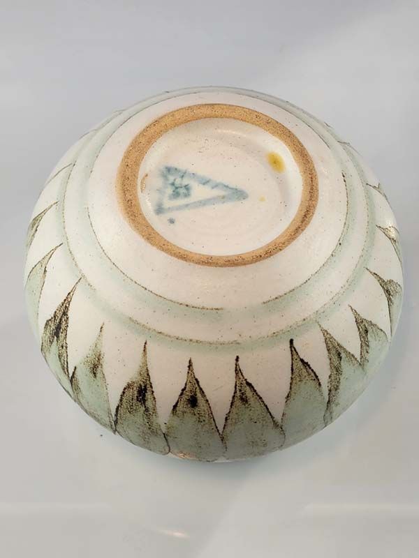 Hanmer pottery: Hanmer pottery vase