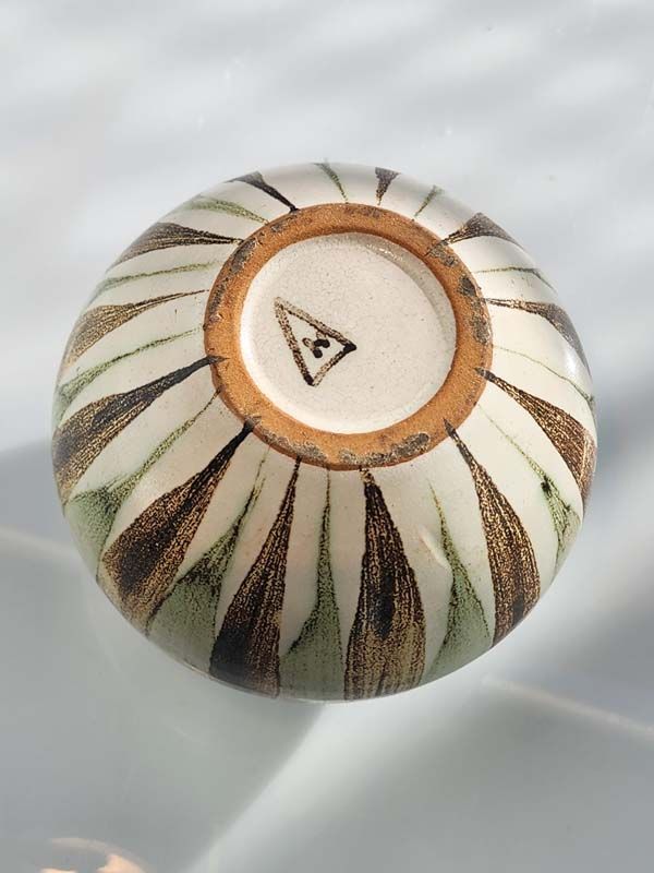 Hanmer pottery: Hanmer pottery vase