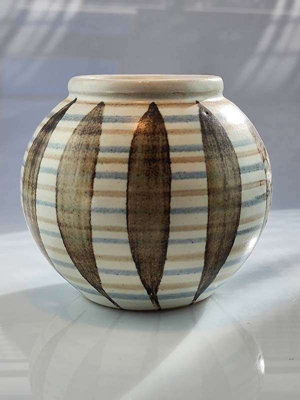 NZ Pottery: Pottery Vases - Honey Pot Gallery