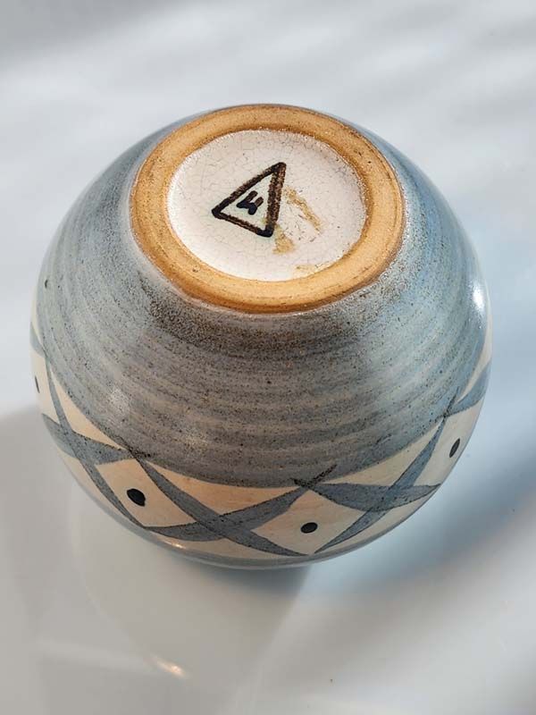 Hanmer pottery: Hanmer pottery vase