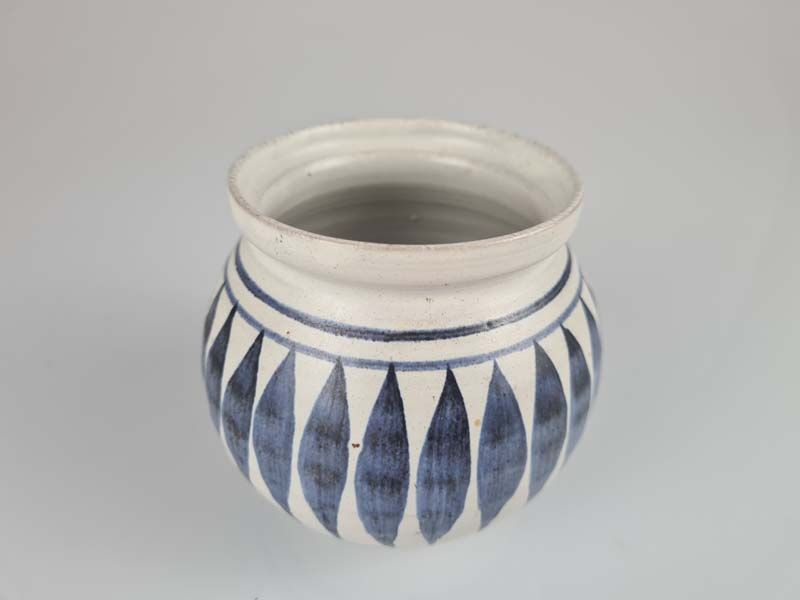 Hanmer pottery: Hanmer pottery vase