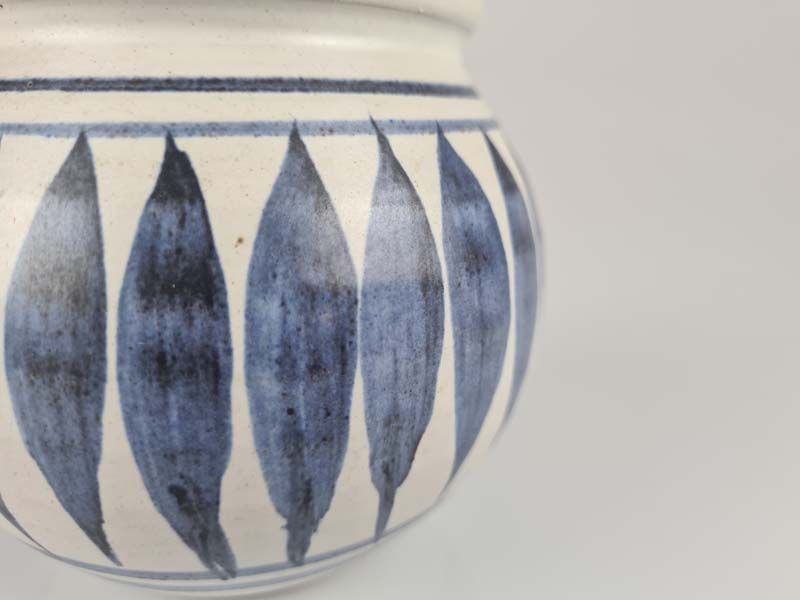 Hanmer pottery: Hanmer pottery vase