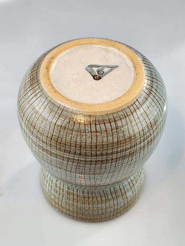 Hanmer pottery: Hanmer pottery vase