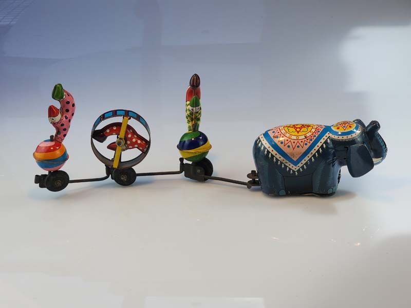 Toys & games: Tinplate Clockwork Elephant and Clowns