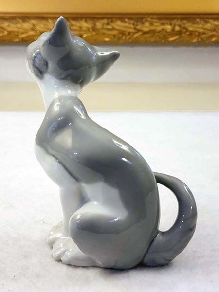 Lladro: Lladro - Feed Me - Cat