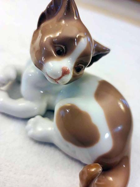 China & Ceramics: Lladro - Surprised Cat