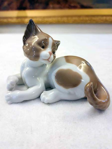 China & Ceramics: Lladro - Surprised Cat