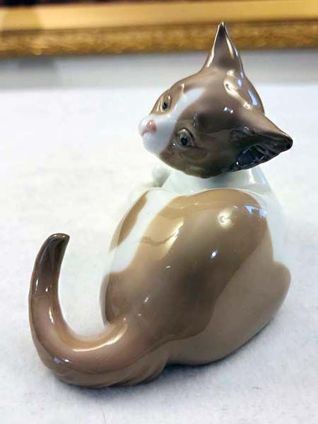 China & Ceramics: Lladro - Surprised Cat