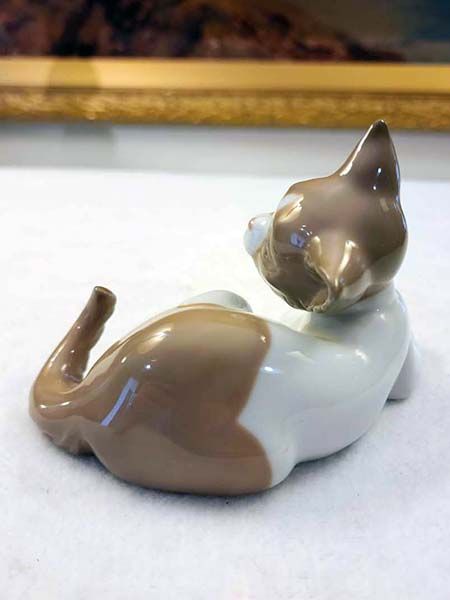 China & Ceramics: Lladro - Surprised Cat