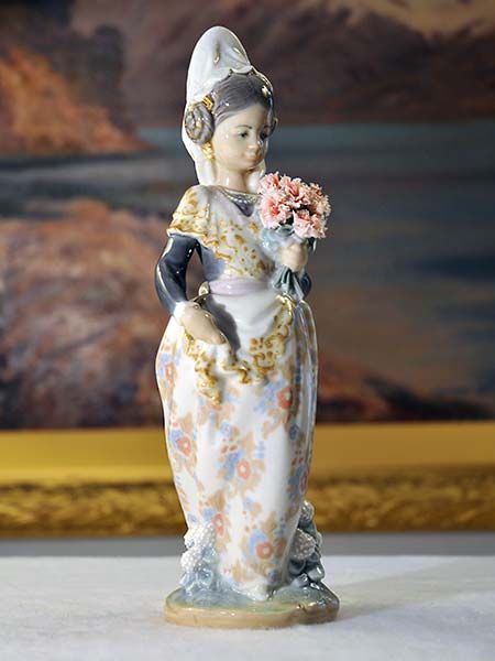 China & Ceramics: Lladro - Valencian girl with flowers