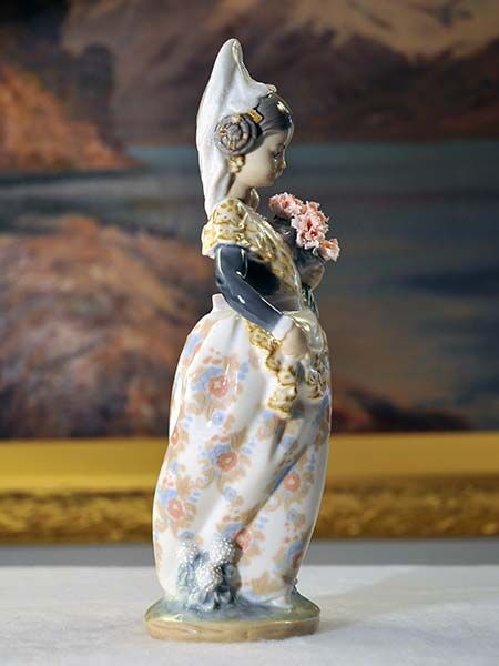 China & Ceramics: Lladro - Valencian girl with flowers