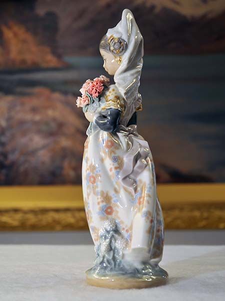 China & Ceramics: Lladro - Valencian girl with flowers