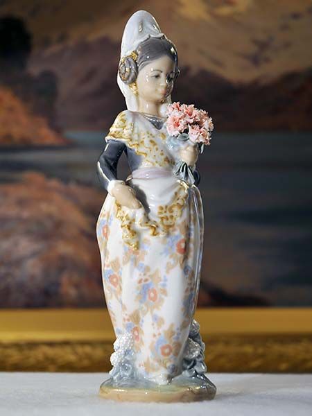 China & Ceramics: Lladro - Valencian girl with flowers